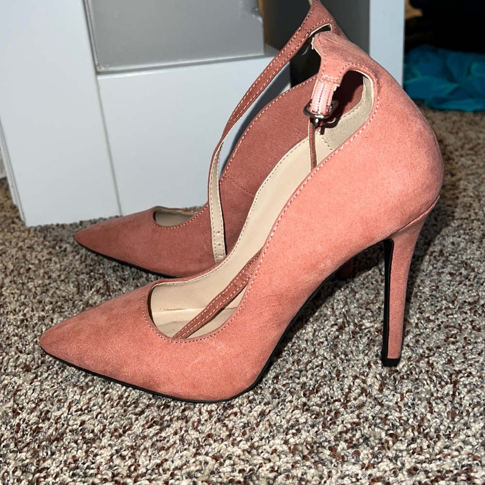 Size 5 1/2 peach high heels!